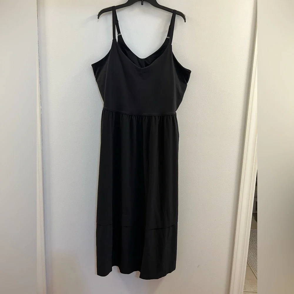 Athleta Elation V-Neck Hybrid Dress Black - Picture 6 of 16